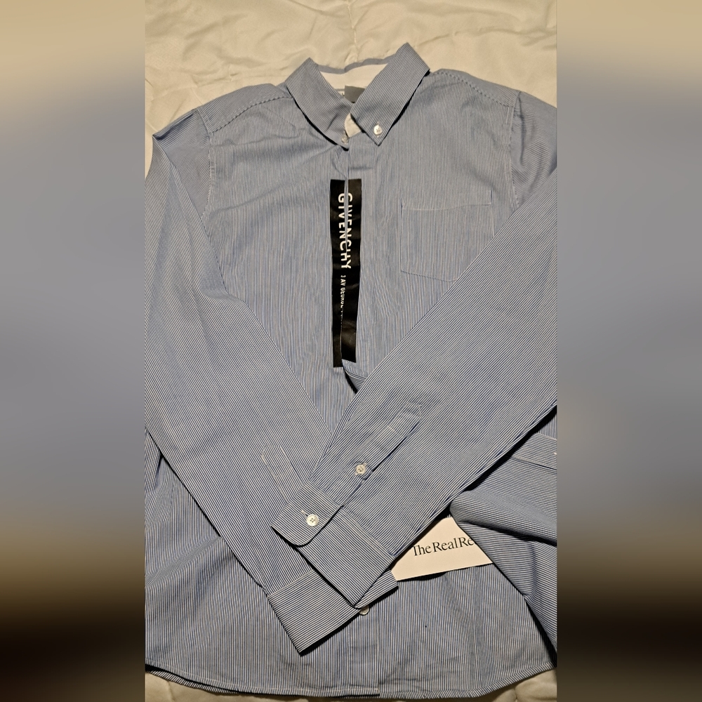 Givenchy - Picture 2 of 3